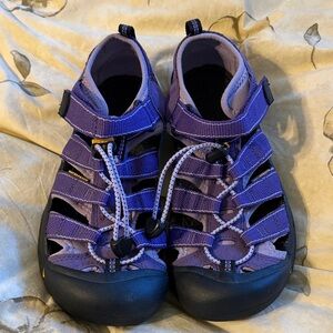 KEEN Newport H2 purple shoes, Youth sz US6/ EU39